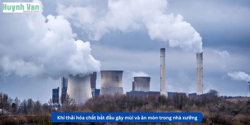 Khi khí thải hóa chất bắt đầu gây mùi và ăn mòn trong nhà xưởng